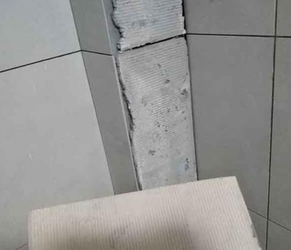 下花园瓷砖空鼓维修公司分享下厨房瓷砖脱落的补救措施。